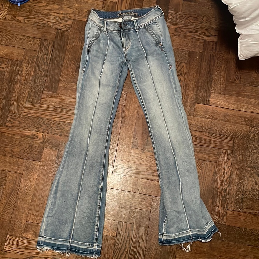 low rise flare middle seam jeans light wash no tears perfect condition